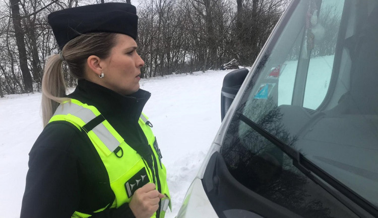 Řidiči pozor! Loňské dálniční známky už neplatí, za jejich neodlepení můžete vyfasovat pokutu