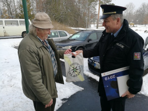 Všímavý občan překazil krádež nářadí za 60 tisíc, vedení jičínské policie mu osobně poděkovalo