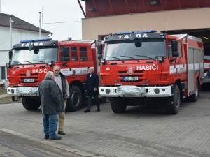 Dobrovolní hasiči z Plácek a Třebše mají nové cisterny