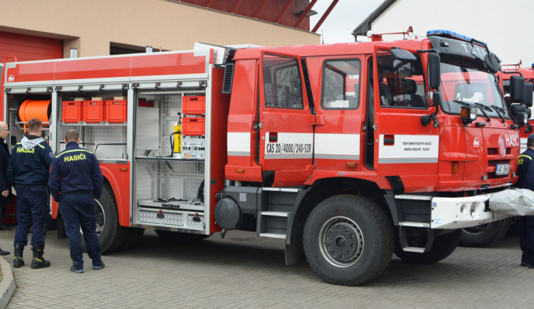 Dobrovolní hasiči z Plácek a Třebše mají nové cisterny