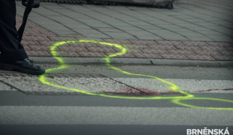 Tragická nehoda v Brně. Řidič srazil seniorku na přechodu pro chodce, žena na místě zemřela