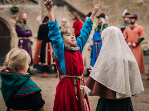 Na Hradecku vzniká film o královně Elišce Rejčce, natáčí ho parta nadšenců