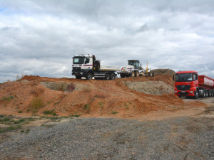 Stavební firmy zahájily výstavbu dálnice D11 z Hradce do Smiřic