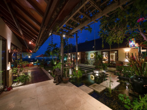 Opustili všechny a všechno, co jsme milovali. Sbalili celý svůj život do dvou kufrů, vzpomíná „Bába na Bali“