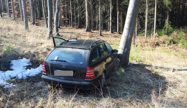 Havarovaný Mercedes