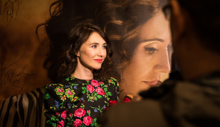 FOTO: Brno přivítalo hvězdy filmového plátna. Dorazil Karel Roden i hvězda Hry o trůny Carice van Houten
