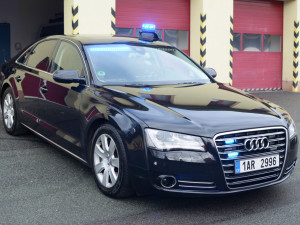 FOTO/VIDEO: Dopravní policie nasadila do boje s piráty silnic speciálně vybavenou Audi A8