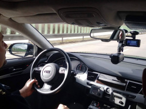 Dopravní policie nasadila do boje s piráty silnic speciálně vybavenou Audi A8