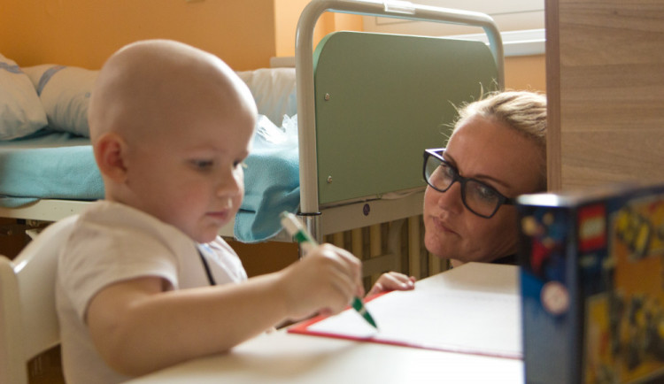 Dětská klinika hradecké fakultní nemocnice získala díky Nadačnímu fondu Kapka naděje nové přístroje