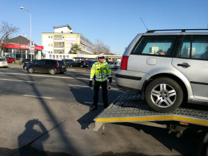 S červenou na semaforech si řada řidičů hlavu příliš nelámala, během pár hodin jich policisté nachytali deset