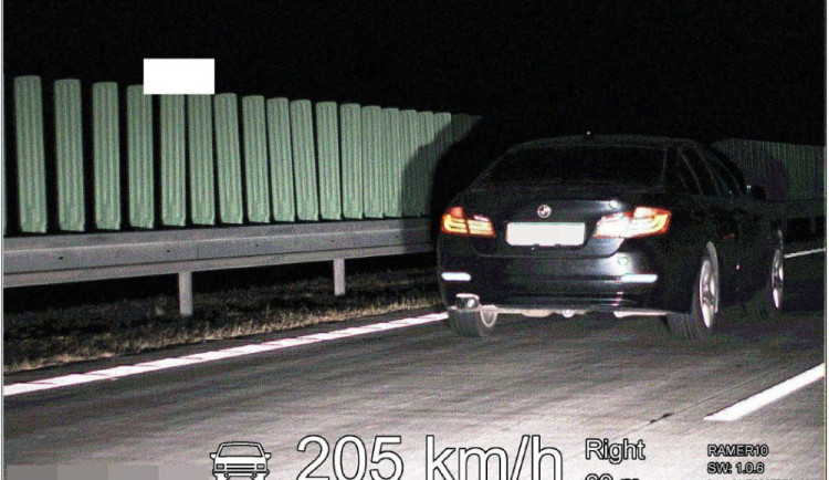 Auto jedoucí 205 km/h