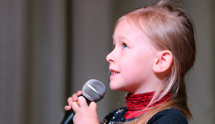 Za měsíc se koná soutěž ve zpěvu národních písní "Hradecký slavík", přihlášky je možné podat do konce dubna