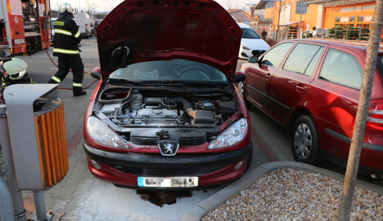 Požár vozu v Trutnově