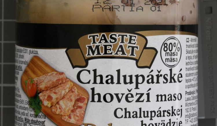 Inspekce odhalila další podvody v obsahu masa v konzervách