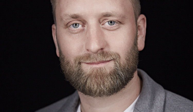 Klicperovo divadlo bude mít nového uměleckého šéfa, Janu Sloukovou nahradí režisér Pavel Khek