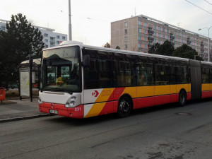 MHD v Hradci Králové dál přibývá cestujících, koupí deset autobusů