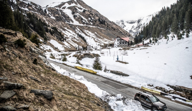 DRBNA NA CESTÁCH: Nejmalebnější silnice na světe zaujala i Jeremyho Clarksona