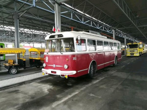Hradec Králové slavil 70 let trolejbusů, předvedl historické vozy