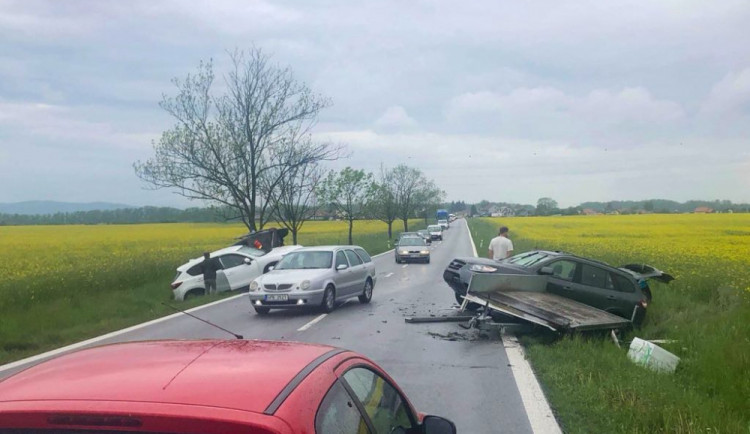 U Dasného se stala vážná dopravní nehoda, silnice je kompletně uzavřená
