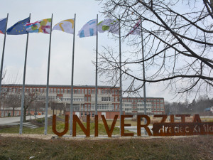 Hradeckou univerzitu čeká konferenční "dvojboj"
