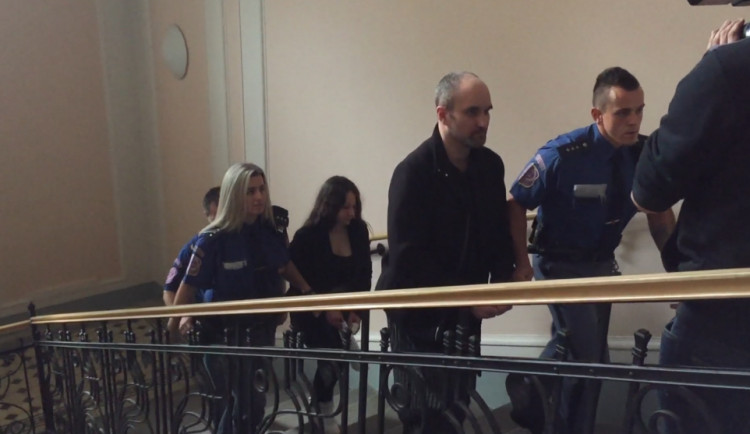VIDEO: Neměl jsem v plánu vraždit, i když mě o to Miška prosila, řekl obžalovaný z dvojnásobné vraždy