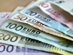 PRŮZKUM: Většina Čechů je stále proti přijetí eura
