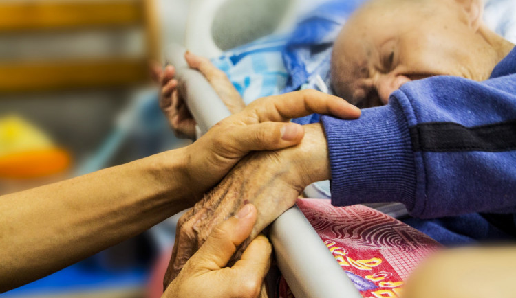 Kraj letos opět přispěje deset milionů na domácí hospicovou péči