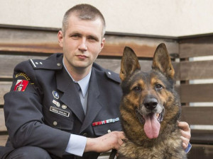 Psovod Michal Záruba je Policistou roku. Jako první vycvičil psa proti aktivnímu střelci