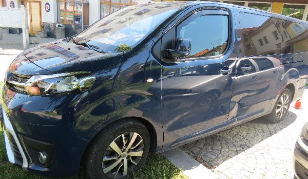 Nehoda na Husově náměstí v Nechanicích.