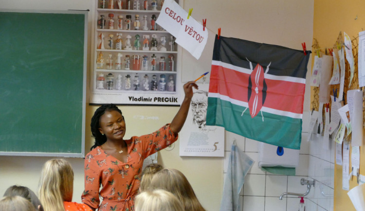 Studenti filozofické fakulty na základce v Hradci.