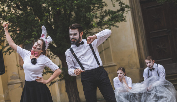 Narozeninové slavnosti divadelního festivalu v Hradci Králové