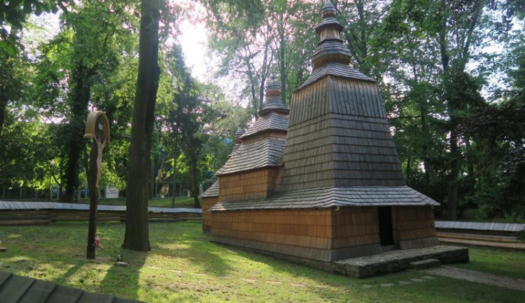 Dřevěný kostel sv. Mikuláše je jako nový, na začátku července se otevře veřejnosti