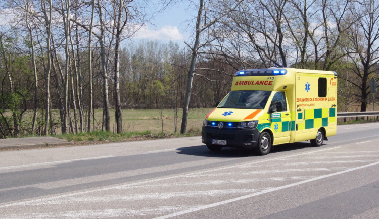 Na Písecku se stala další vážná dopravní nehoda. Po nárazu do stromu se těžce zranil řidič
