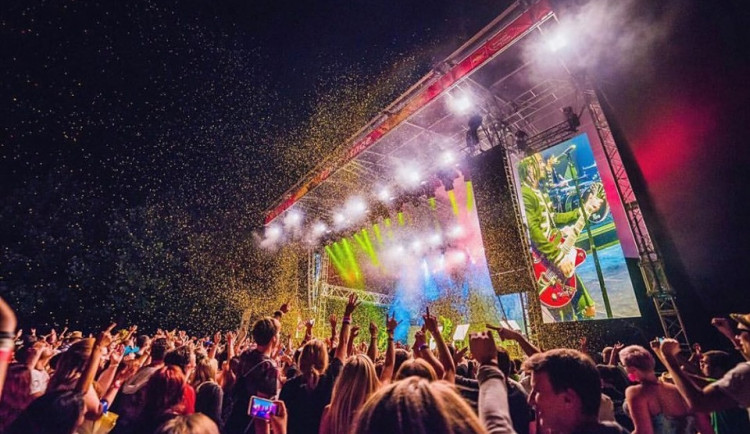 SOUTĚŽ: Létofest 2019 láká na Kluse, Lenny nebo Pražský Výběr
