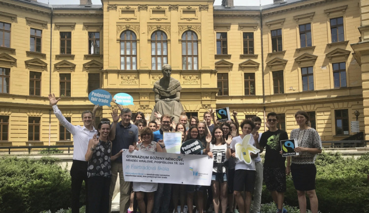 Gymnázium Boženy Němcové se může pochlubit titulem Fairtradová škola.