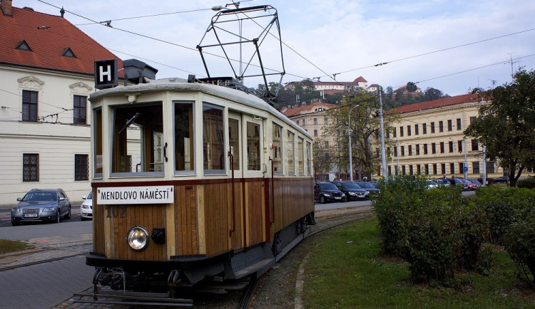 Brněnskými ulicemi se od soboty opět prohání historické šaliny na linkách H4 a H24
