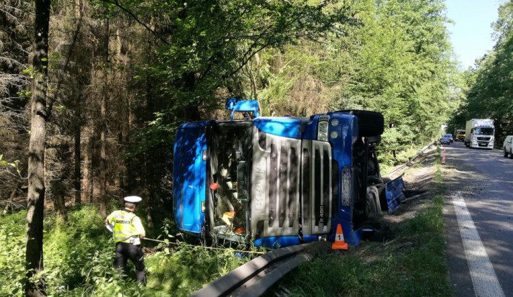 Převrácený kamion