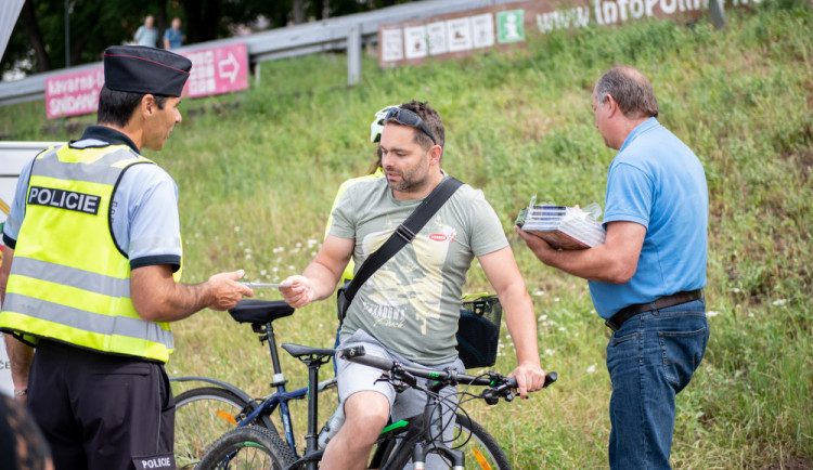 FOTO: Policisté v Budějcích se dnes zaměřili na cyklisty a jejich bezpečnost
