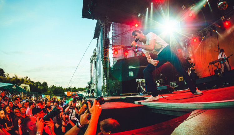 Začíná festival Rock for People. Zahraje Vypsaná Fixa s orchestrem nebo britští Bring Me The Horizon