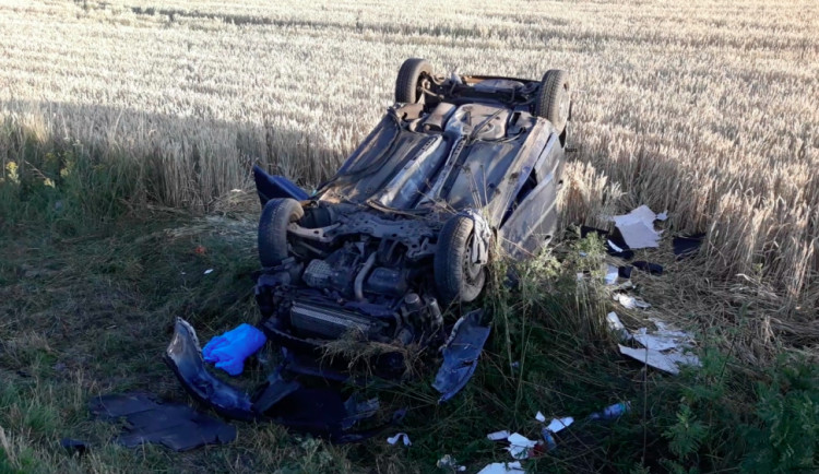 FOTO/VIDEO: U Třeboně se stala tragická dopravní nehoda. Na místě zemřel sedmadvacetiletý řidič osobáku
