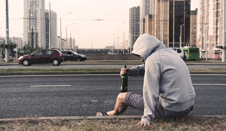 Pití alkoholu v ulicích Budějc? Pokuta může být až sto tisíc