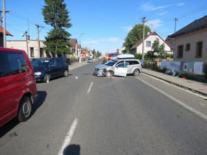 FOTO: Řidič nejspíš za volantem usnul. V protisměru narazil do kolony aut, čtyři zranění