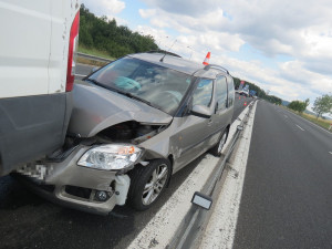 Řidič se dostatečně nevěnoval řízení, byla z toho hromadná nehoda
