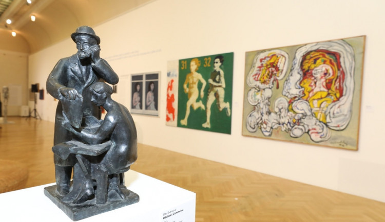 Nezlomní. Obecní dům v Praze zahájil jedinečnou výstavu, která představuje možný průřez českým uměním minulého století