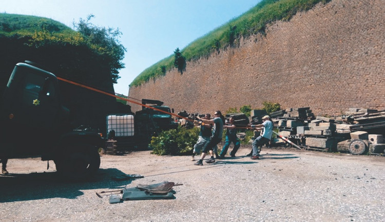 Oprava hradeb v Josefově Brutal Assault neohrozí. Začne až po festivalu