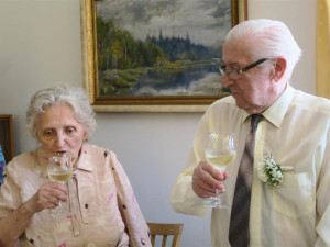 Sedmdesát let spolu. Tlukovi z Nového Hradce oslavili platinovou svatbu