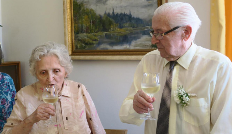 Tlukovi z Nového Hradce oslavili platinovou svatbu