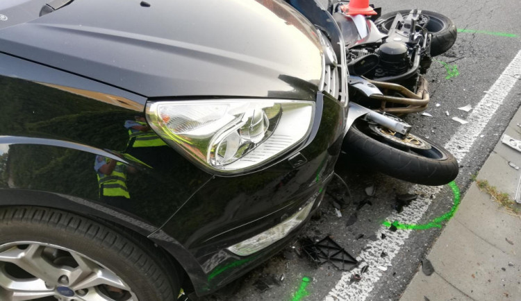 Řidič na Písecku nedal přednost motorkáři, ten na místě zemřel