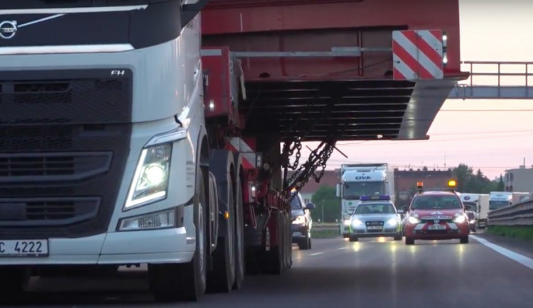 Přes Budějce projede v noci nadměrný náklad