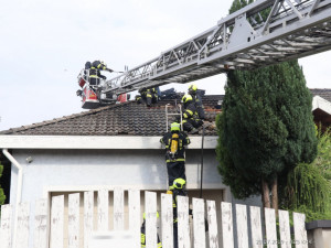 FOTO: V Malšovicích hořel rodinný dům. Požár zavinila nedbalost